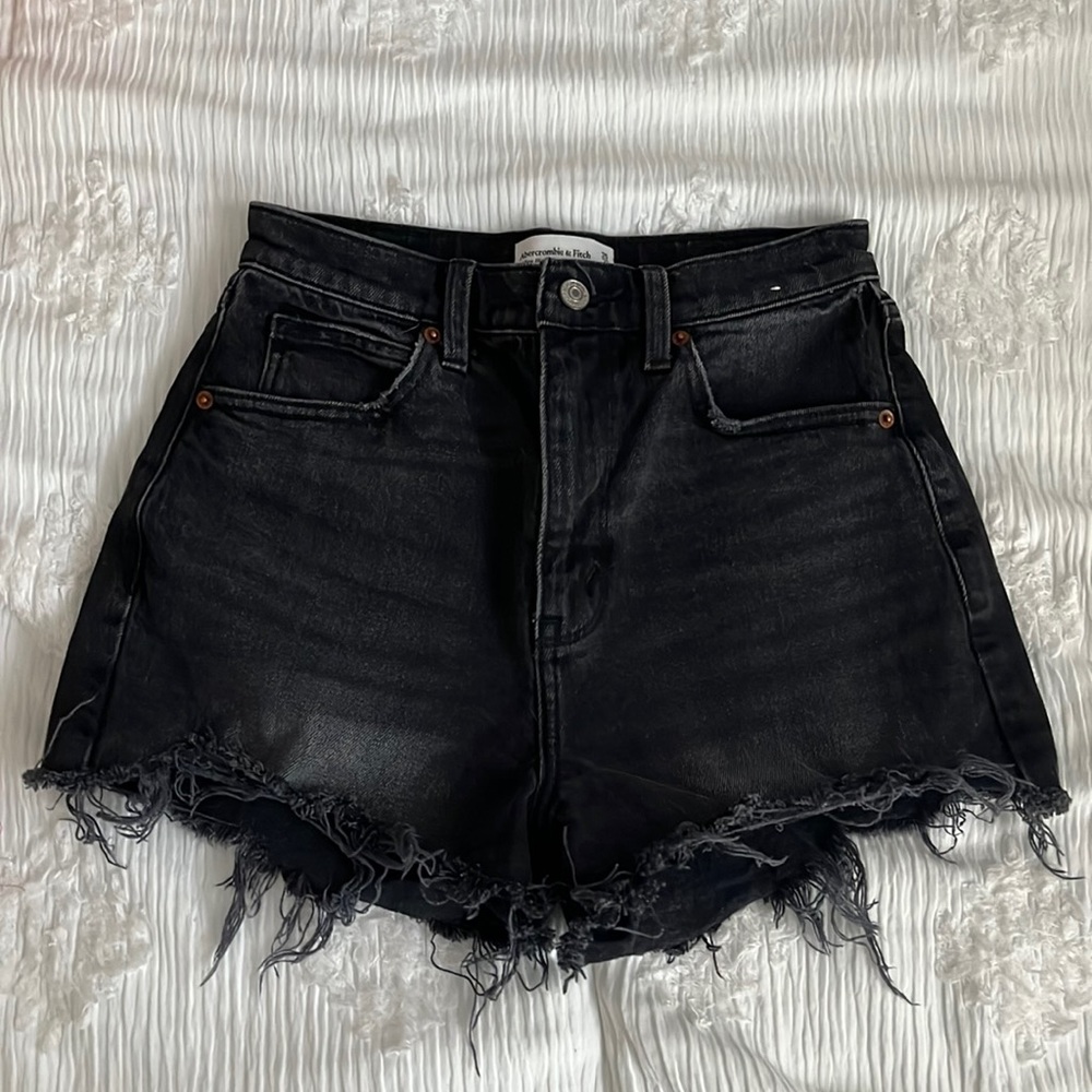 Abercrombie Ultra High Rise Mom Jean Shorts Black